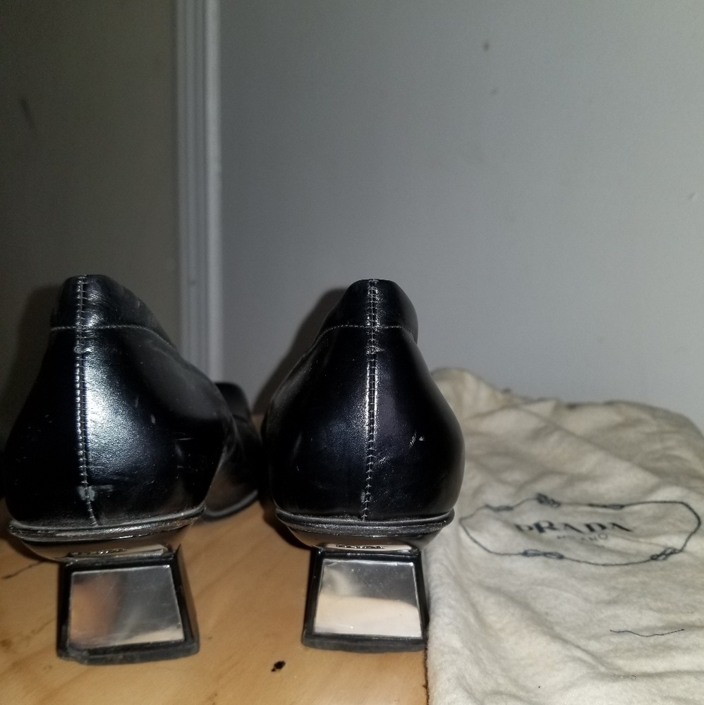 Prada Shoes comes with shoe bags